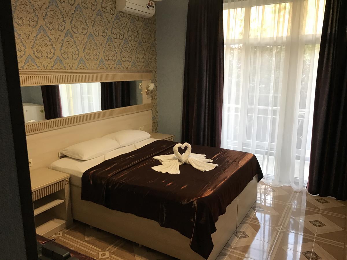 Hotel Danelyan Pitsoenda Buitenkant foto