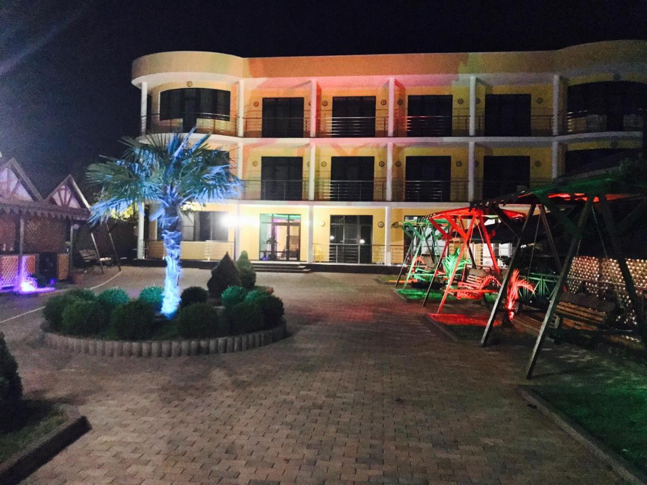 Hotel Danelyan Pitsoenda Buitenkant foto